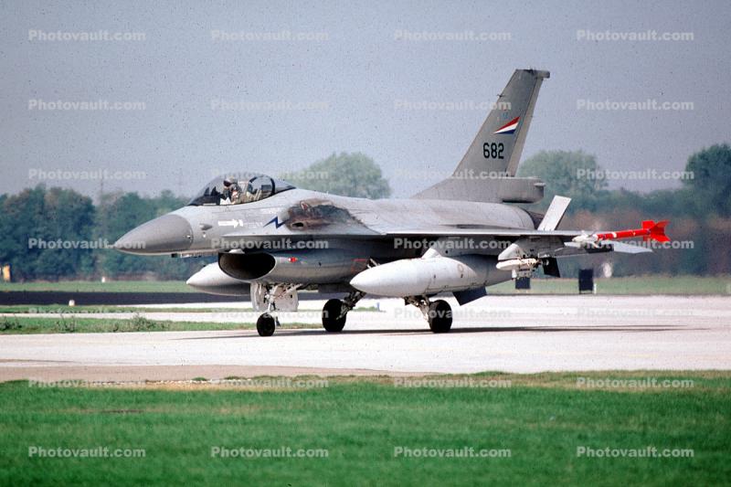 682, Lockheed F-16 Fighting Falcon