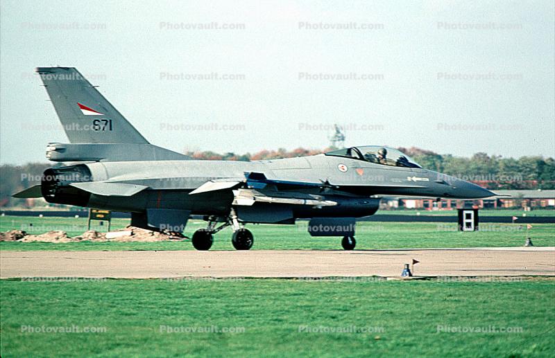 671, Lockheed F-16 Fighting Falcon
