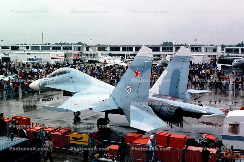 389, MiG-29, "Fulcrum", Russian Jet Fighter Aircraft, Air Superiority, International Paris Air Show, Le Bourget