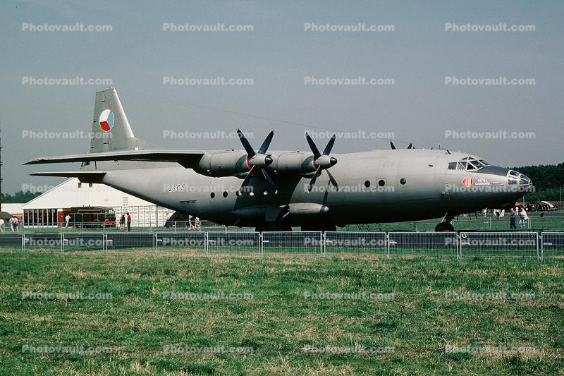 2105, Antonov AN-12BP, Czechoslovak Air Force, Tatra Camions