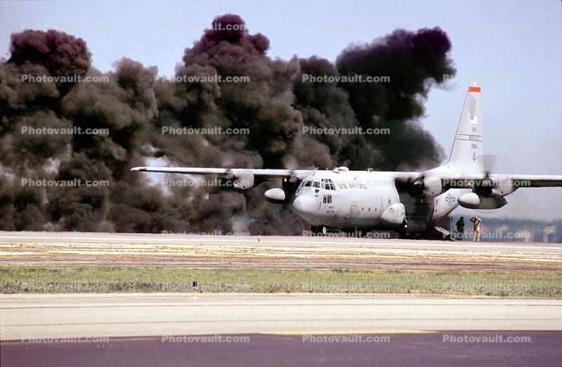Lockheed C-130 Hercules, smoke