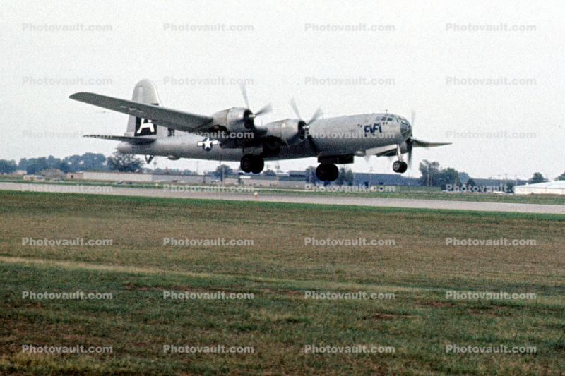 B-29, landing, Oshkosh, 1976, 1970s