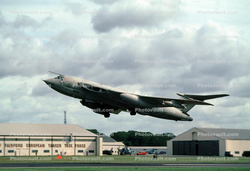XL164, Taking-off, Handley Page Victor