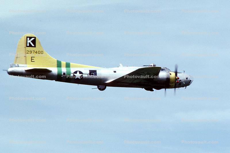 B-17G airborne, flight, flying, 297400