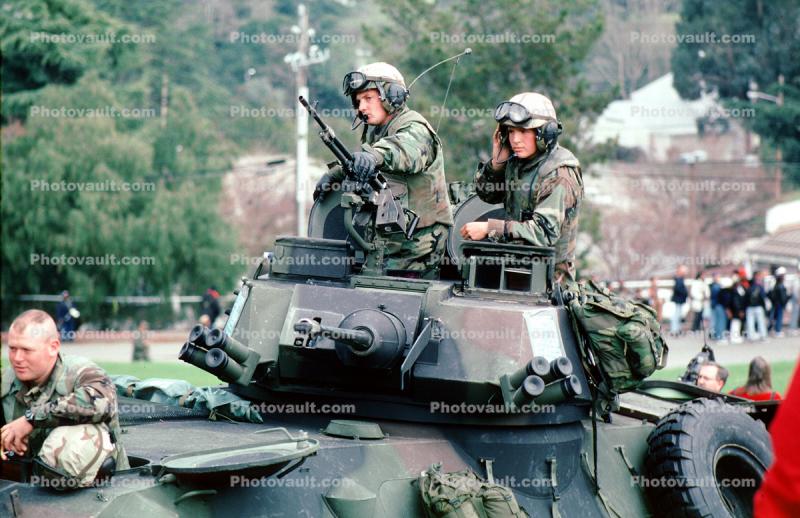 LAV-25, Wheeled Tanks, canon, Light Armored Vehicle, eight-wheeled amphibious reconnaissance vehicle, Operation Kernel Blitz, urban warfare training
