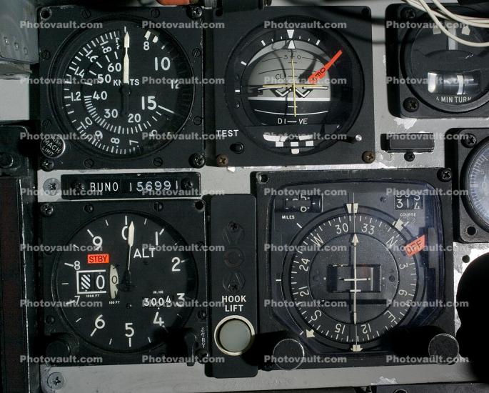 Grumman A-6A Intruder, Artificial Horizon, Altimeter, compass