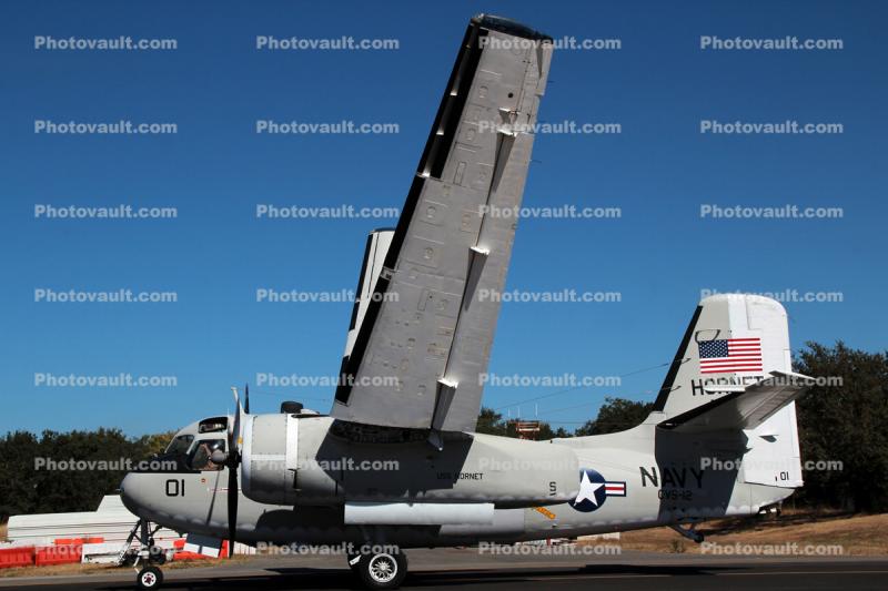 Grumman S-2 Trader, folded wings
