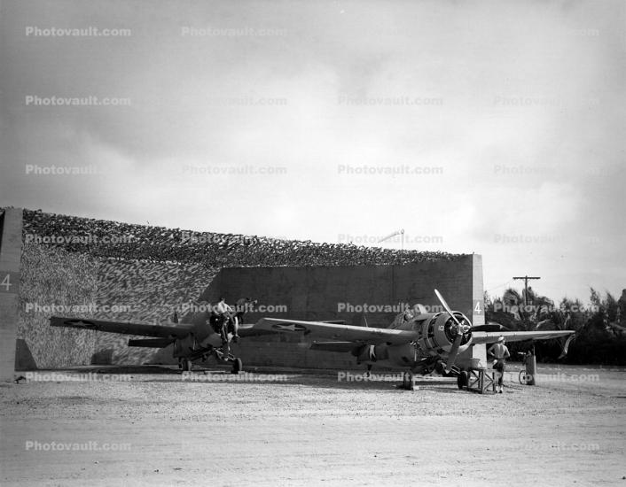 Grumman F4F-4 Fighters, maintenance in a revetment at Naval Air Station, Kaneohe, Oahu, 29 May 1942, WWII, World War 2
