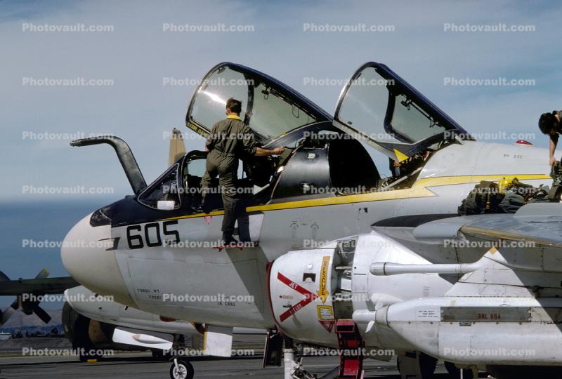 605, Grumman EA-6B Prowler, external pods