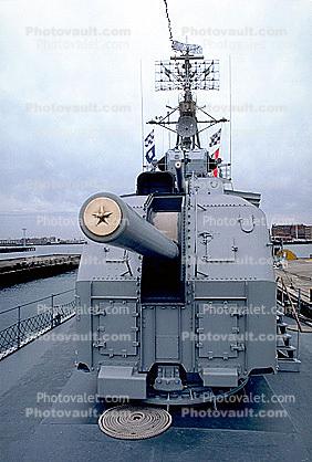 Cannon, Gun turret, USS Cassin Young, (DD-793), WW2, Fletcher-class destroyer, Boston Harbor, Charleston Navy Yard, USN, United States Navy, Artillery, gun, 29 December 1982