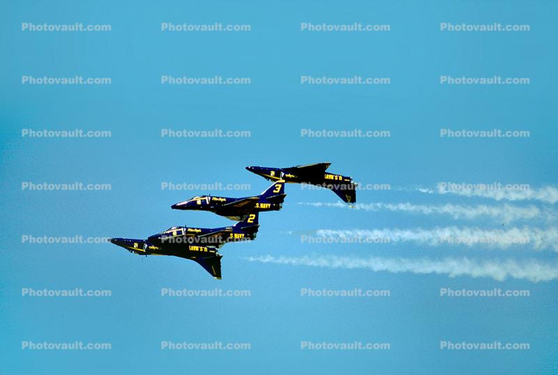 A-4 Skyhawk, Blue Angels, flying upside-down