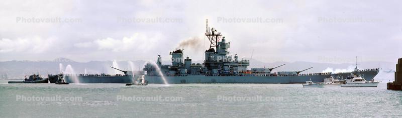 USS Missouri (BB-63), Panorama, Fireboat Spraying Water, Poughkeepsie (YTB-813) Tugboat