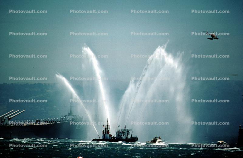 fireboat welcoming the USS Missouri BB-63, Spraying Water