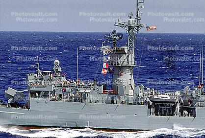 USS Francis Hammond (DE 1067), Knox-class frigate, Mast