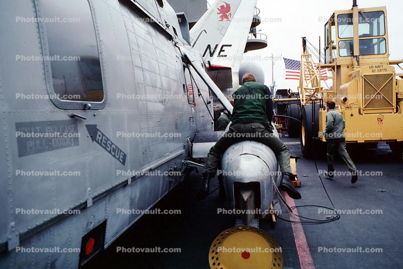 Sikorsky SH-3 Sea King maintenance, slim pickens on the atom bomb