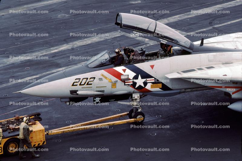 202, Grumman F-14 Tomcat, tow tug