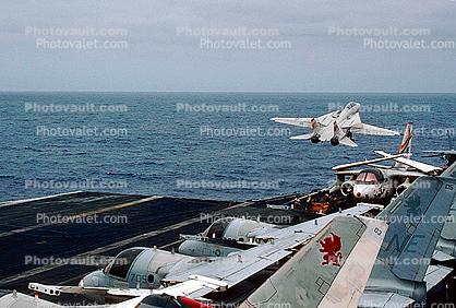 Grumman F-14 Tomcat Touch-and-Go, 100