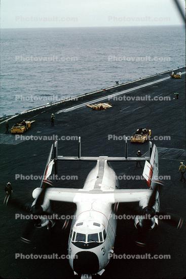 Grumman C-2 Greyhound 31, folded wings, 2186