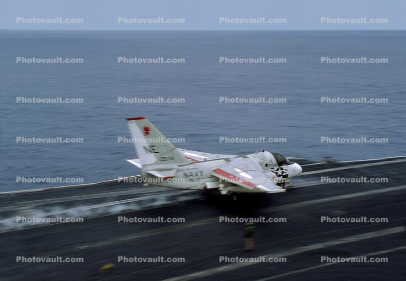 704, Lockheed S-3B Viking, Taking-off