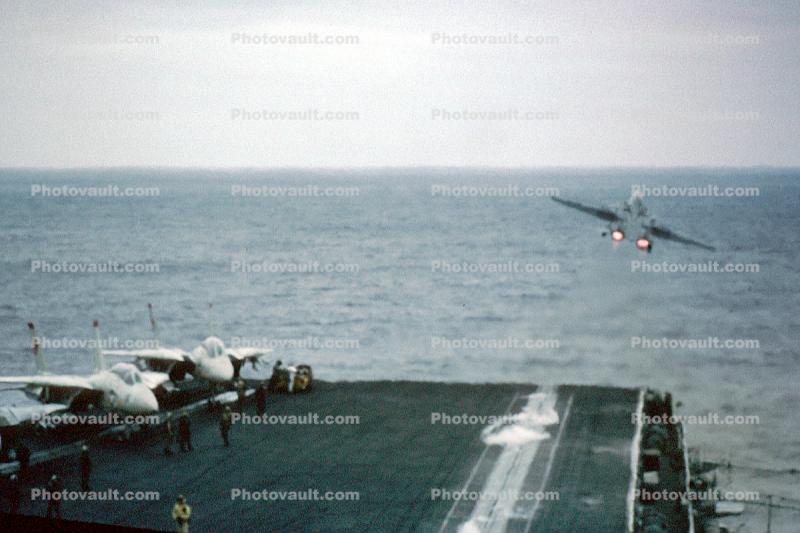 steam catapult, Grumman F-14 Tomcat take-off