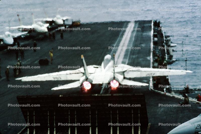 F-14 Tomcat, Taking-off