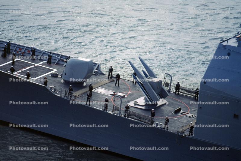 ASROC, USS Vincennes (CG-49), Bow, Mark 45 5 inch 54 cal lightweight gun, Ship, Mk 26 missile launcher