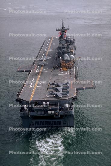 Wasp-class amphibious assault ship, USS Boxer (LHD-4), AV-8B Harrier