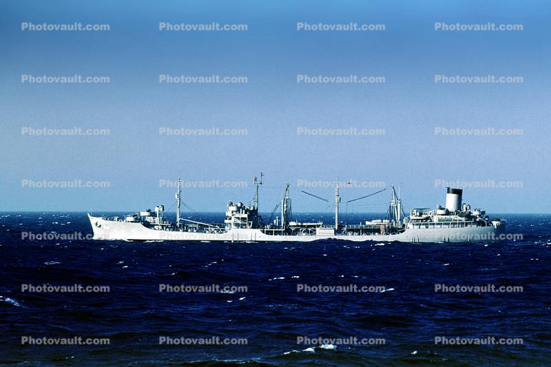 USS Cacapon (AO-52), Cimarron-class fleet oiler, at Sea, oiler, replenishment, USN, United States Navy, Ship, vessel, hull