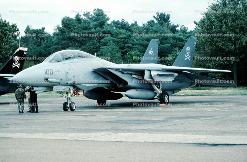 100 Grumman F-14 Tomcat