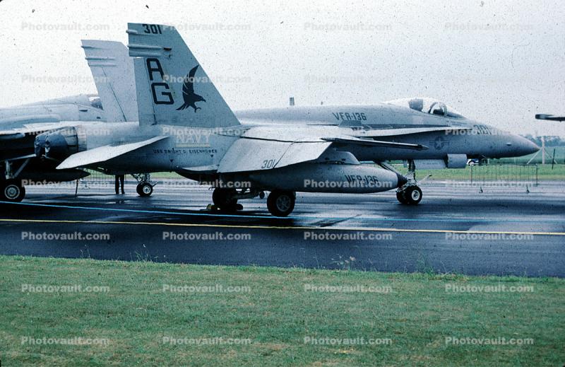 VFA-136, 301, McDonnell Douglas F-18 Hornet, USS Dwight D. Eisenhower
