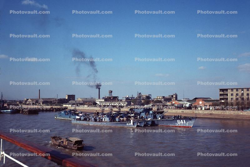 Destroyers, warship, ship, Yangtze River, China, 1979, 1970s
