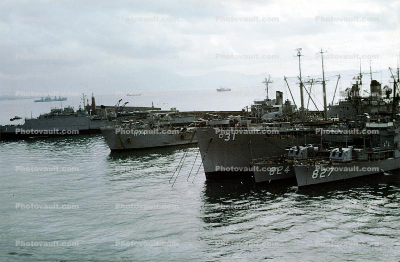 DD-827, DD-824, Dock, Harbor, March 1969