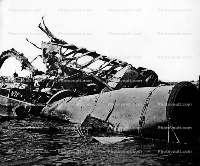 remnants of the USS Maine, wreck, wreckage, Harbor, 1950s