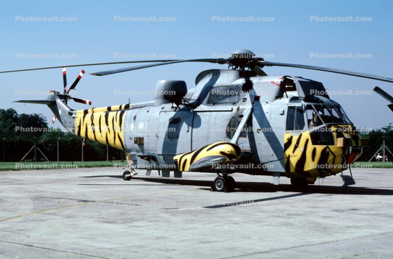 1172, 66, Helicopter, Royal Navy, Tiger Stripes