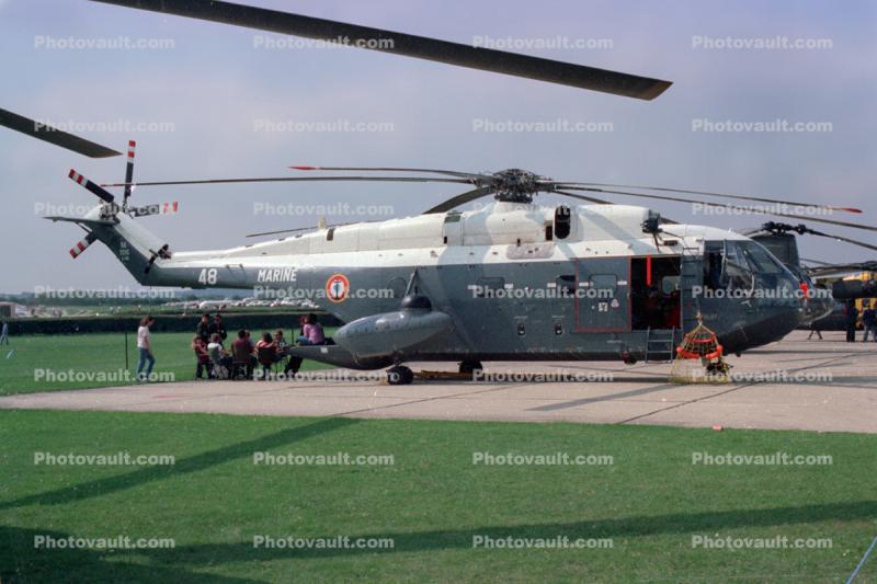 Aerospatiale SA 321 Super Frelon, three-engined heavy transport helicopter