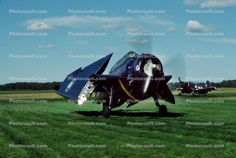 Wings folded and spinning propeller, 91450, C-GCWG, Grumman Avenger AS3, TBM-3S