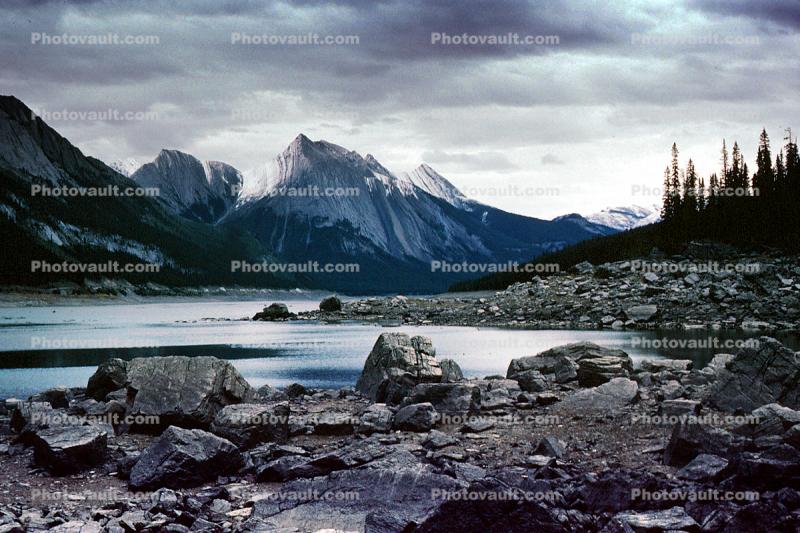 Mountains, River, Lake, rocks, boulders, Madicine Lake, water