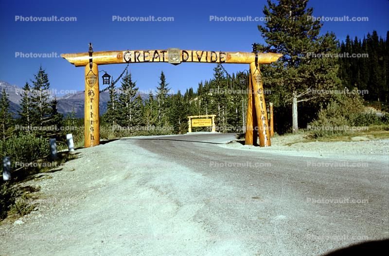 Great Divide, entrance to British Columbia, road, highway
