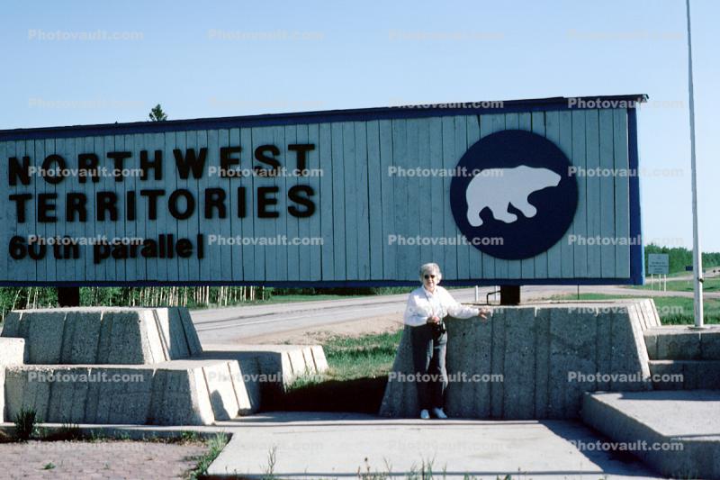 Northwest Territories, 60th Parallel, Polar Bear, Sign