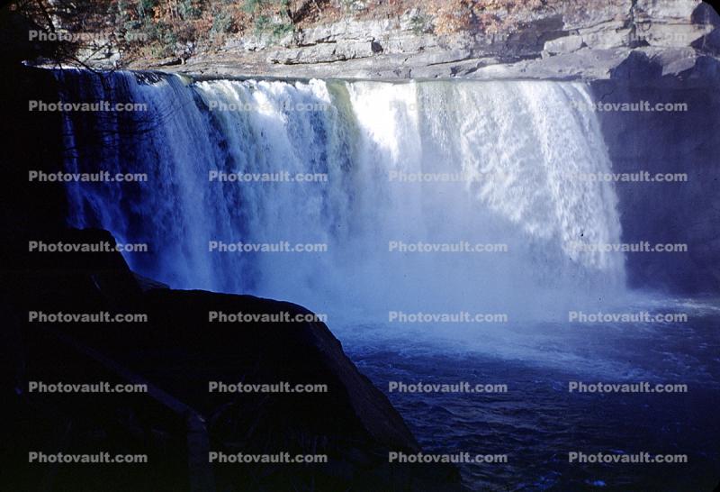 Cumberland Falls State Park, Waterfall