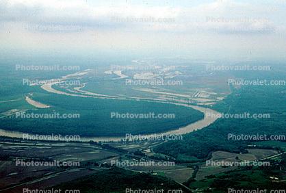 Meandering Mississippi River, oxbow lakes, water