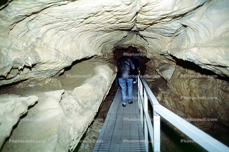 Underground walkway