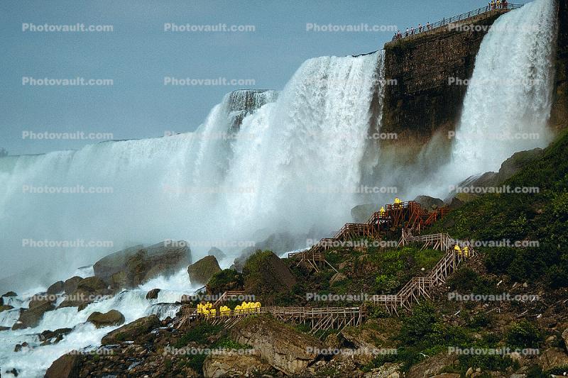 looking upon the water falling, Niagara Falls