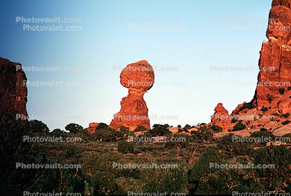 Sandstone Cliff, stratum, strata, layered, sedimentary rock, butte, outcrop, HooDoo, Spire, Sandstone