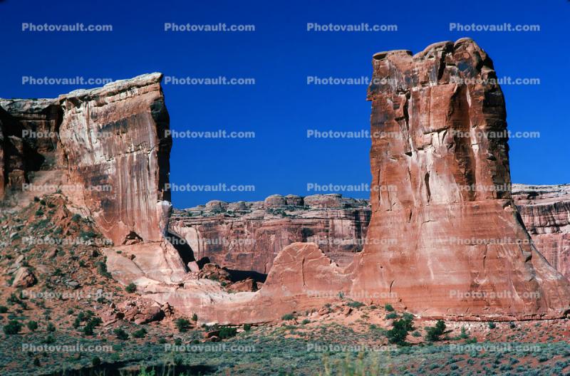 Sandstone Cliff, outcrop, stratum, strata, layered, sedimentary rock