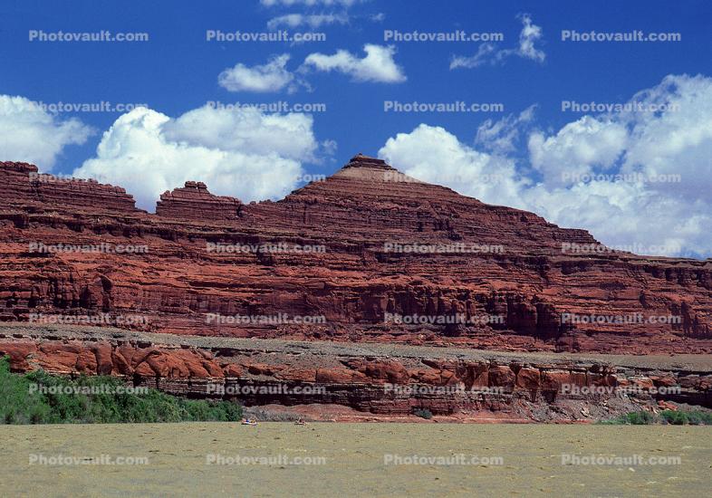 Colorado River, Water, clouds, trees, Sandstone Cliff, stratum, strata, layered, sedimentary rock, stratified layers, geology, geological formations
