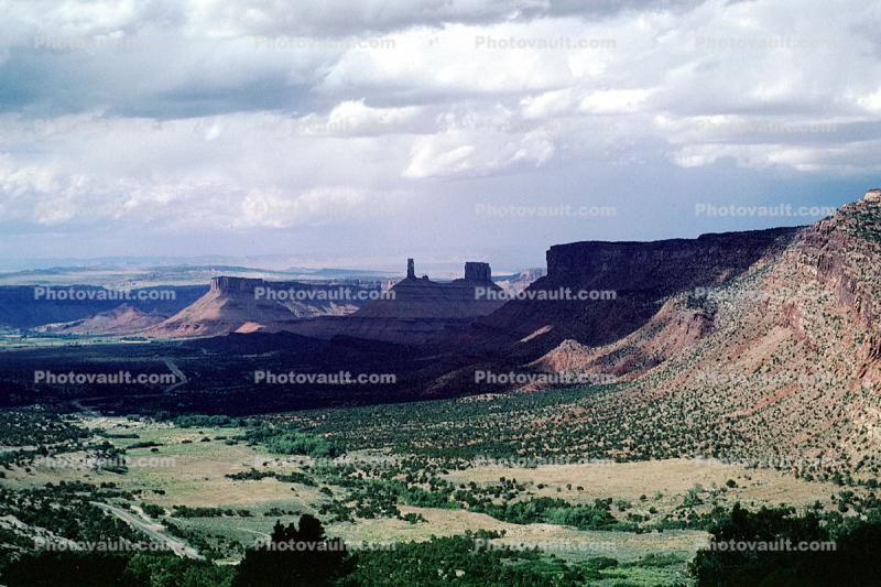 Mesa, Mountains, knob, Castleton Tower, cumulus clouds, Castle Valley, east of Moab, geologic feature, butte
