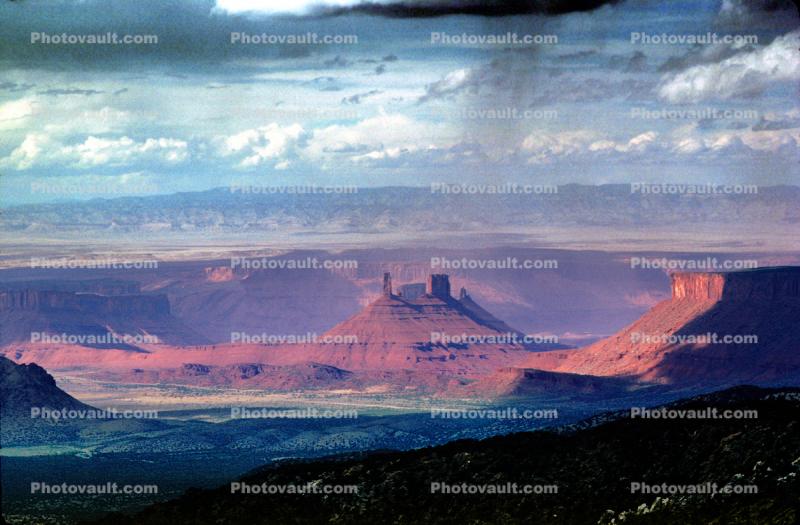 Virga, Rain, Mountains, clouds, Castle Valley, east of Moab, Castleton Tower, geologic feature, butte