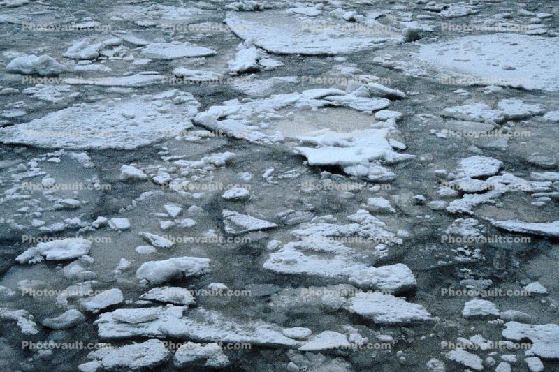 Ice on the Chicago River, Wet, Liquid, Water