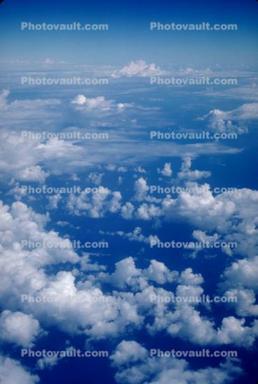 Pacific Ocean flying from California to Japan, daytime, daylight, Puffy Clouds, Cumulus Cloud Puffs, daytime, daylight